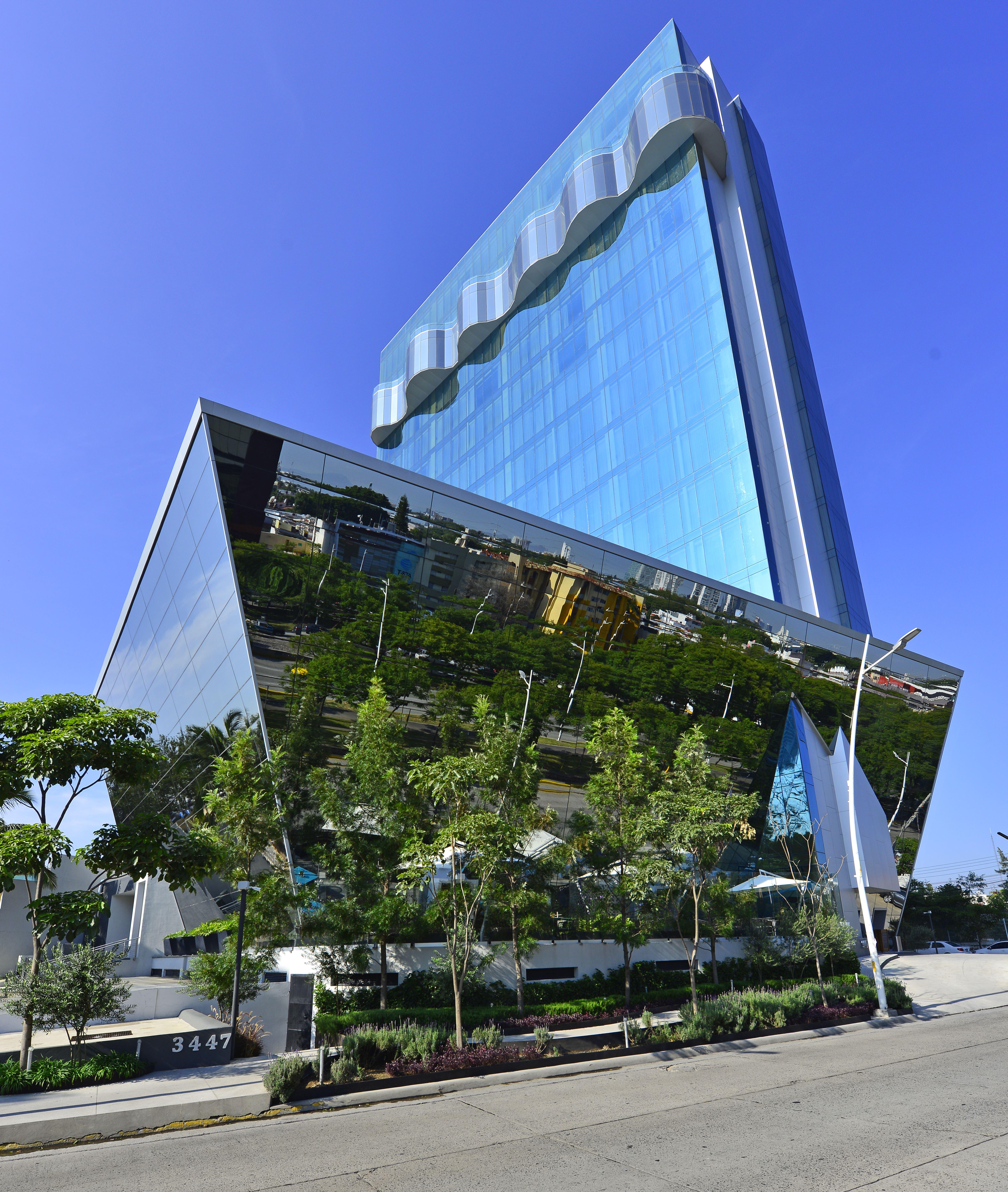 Baruk Guadalajara Hotel De Autor Екстер'єр фото The building's facade