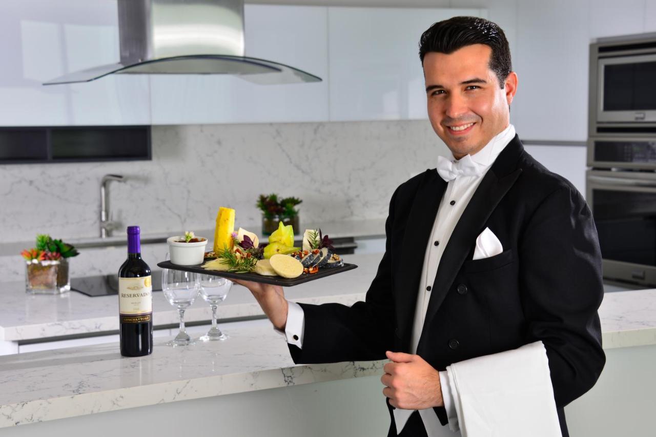 Baruk Guadalajara Hotel De Autor Екстер'єр фото A butler in a modern kitchen